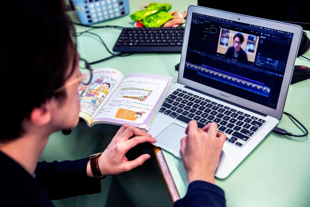 5 strategies to engage parents in online education for a supportive learning environment.