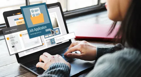 Teacher working remotely, conducting an online class from home, representing flexible online jobs for teachers in 2024.