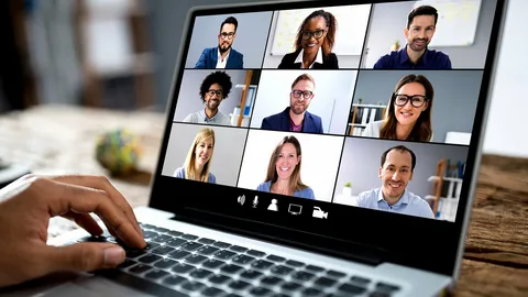 Experienced teacher conducting an engaging online session, showcasing the global teaching opportunities available on Teacheron