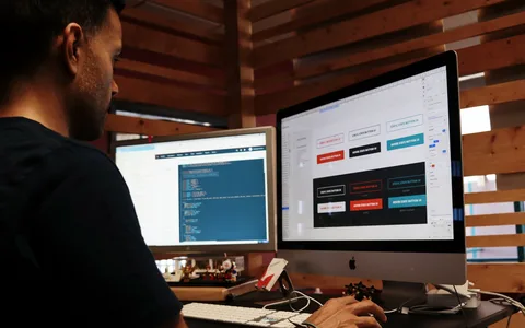 Online web development course modules to start your tech career in 2024
