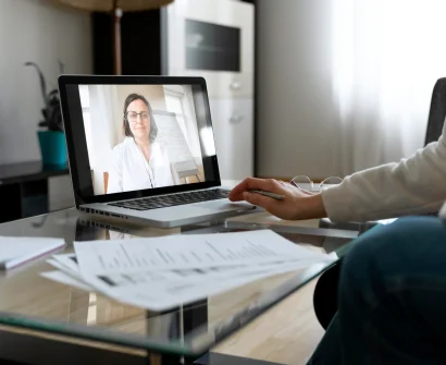 Visual guide showcasing key skills for online teaching, such as effective communication, technology use, engagement techniques, and time management